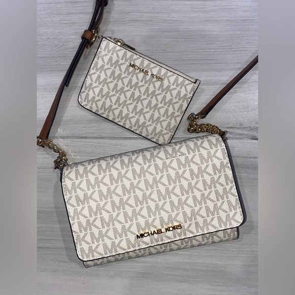 Michael Kors Cream and Gold Crossbody Bag Set - Picture 1 of 8
